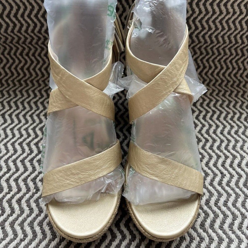 UGG Australia Raquel Women's Tan Peep Toe Platform Wedge Heel Sandal Size 9